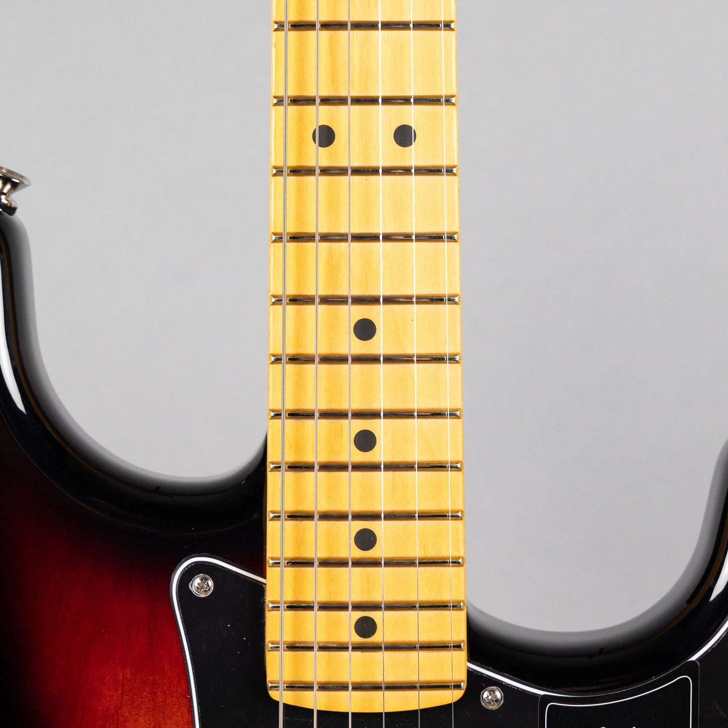 Fender American Professional Classic Stratocaster, 3-Color Sunburst