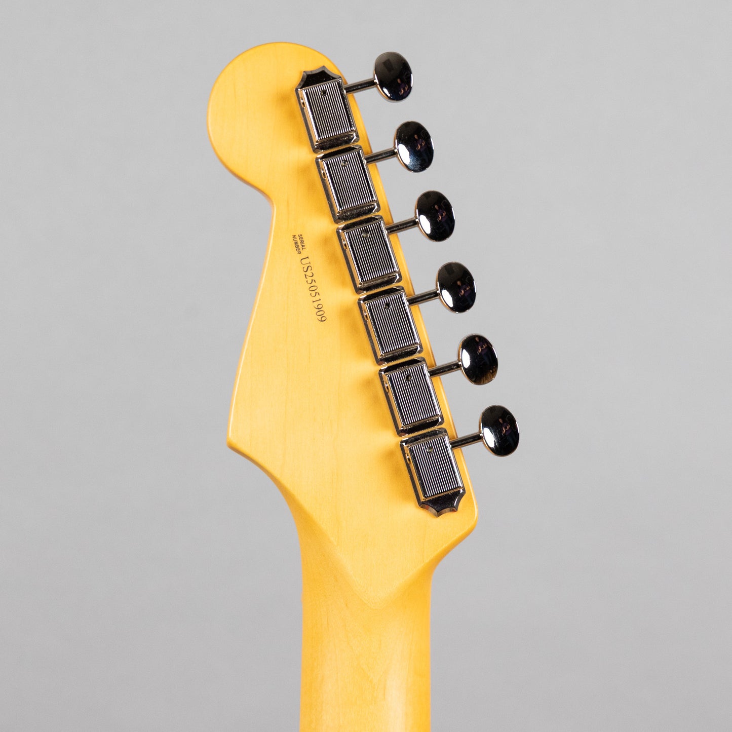 Fender American Professional Classic Stratocaster, 3-Color Sunburst