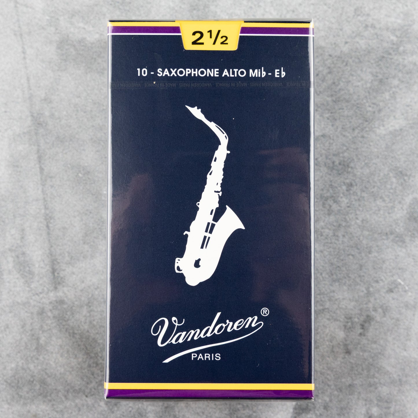 Vandoren Traditional Alto Sax Reeds, Strength 2.5 (Box of 10)