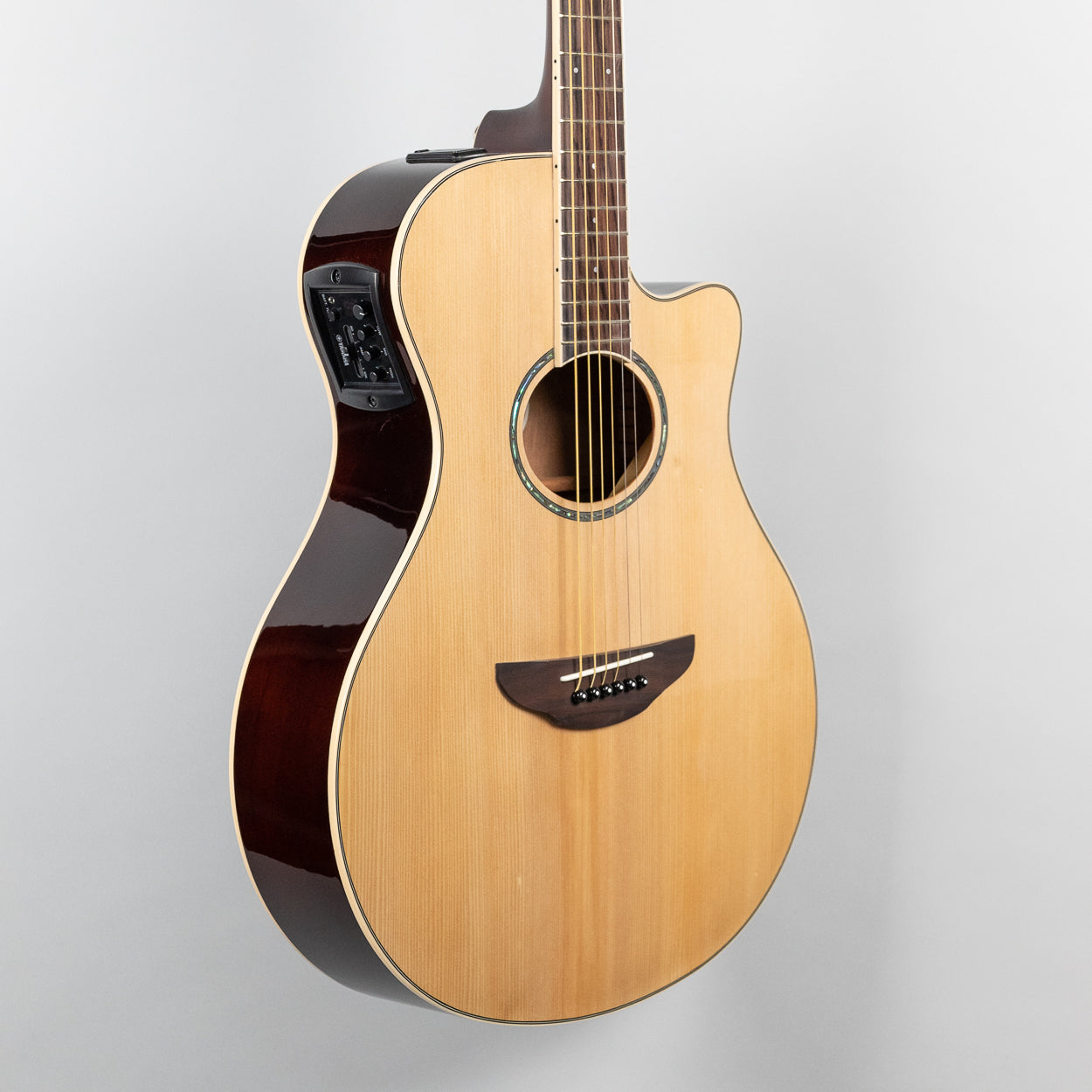 Yamaha APX600 Thinline Acoustic Guitar, Natural