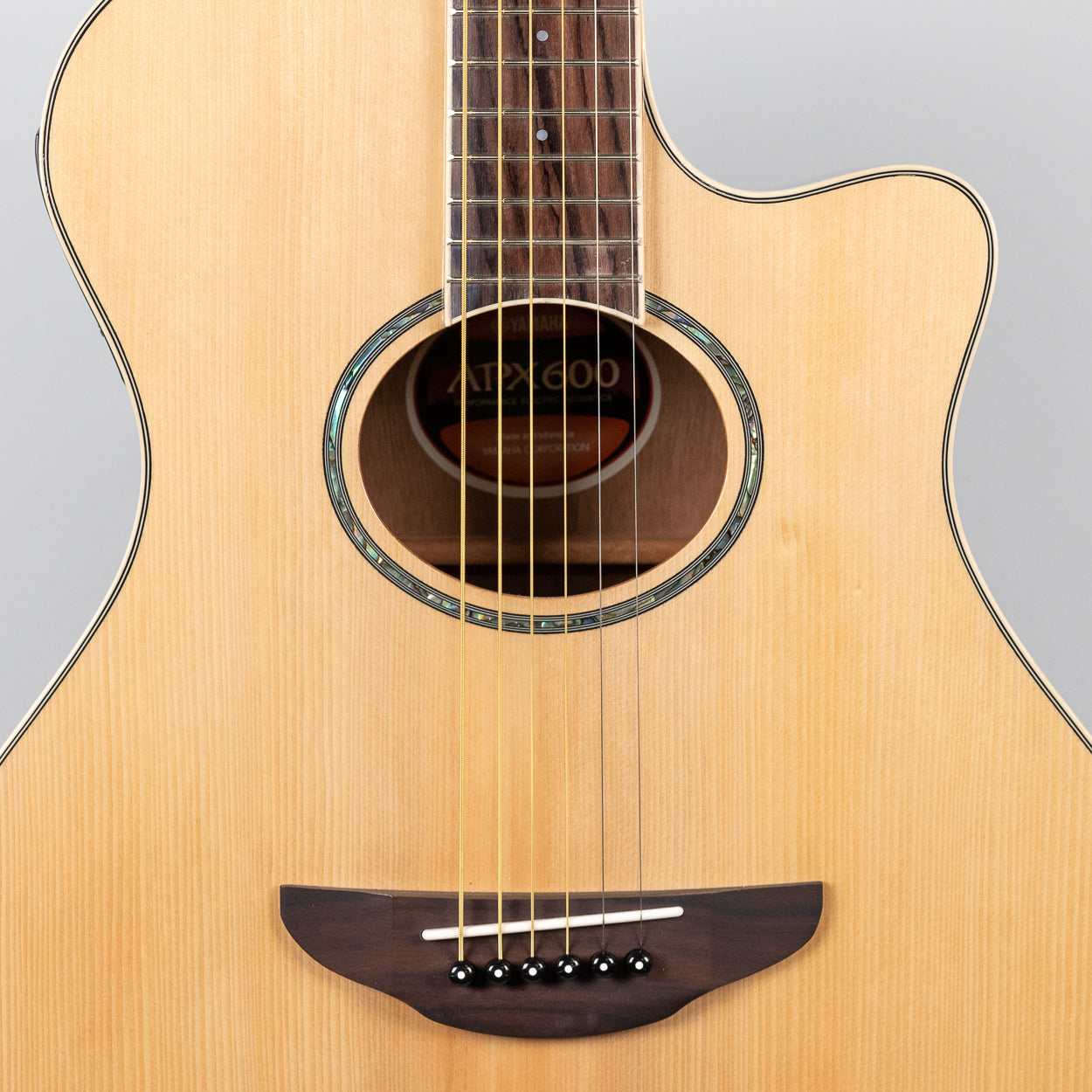Yamaha APX600 Thinline Acoustic/Electric Guitar, Natural