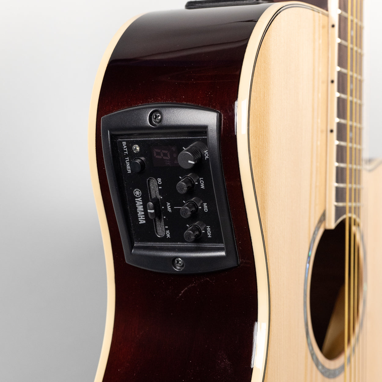 Yamaha APX600 Thinline Acoustic/Electric Guitar, Natural