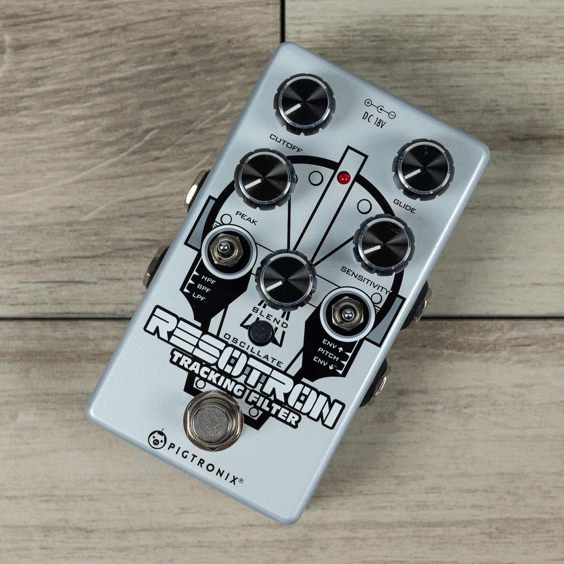 Pigtronix Resotron Analog Tracking Filter – Carlton Music Center