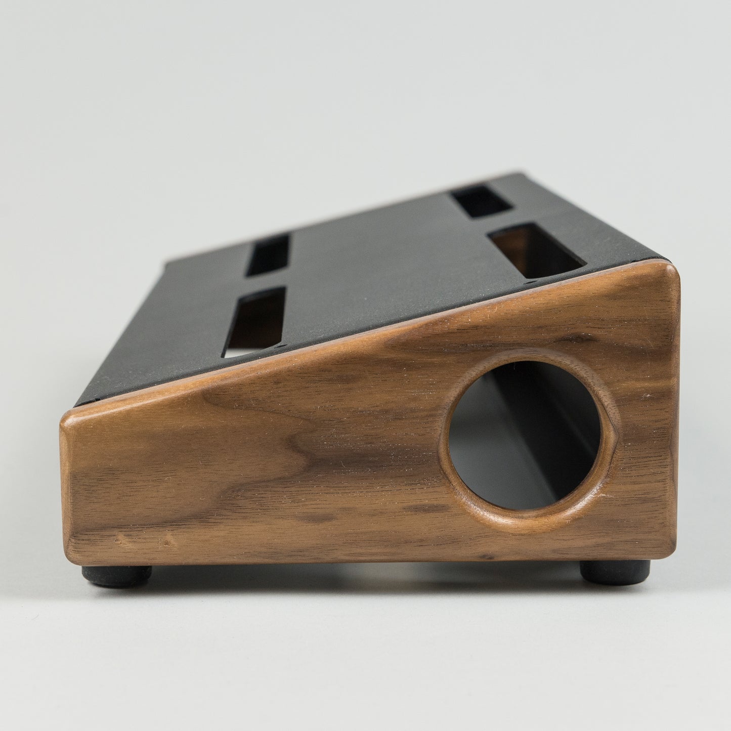 Creation Music Company Standard Elevation Series Pedalboard 17x7 Walnut with Soft Case