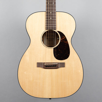 Martin 00-10E Road Series (#0002)