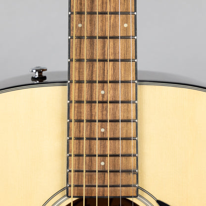 Fender CD-60 Dreadnought Acoustic Guitar V3 with Case, Natural