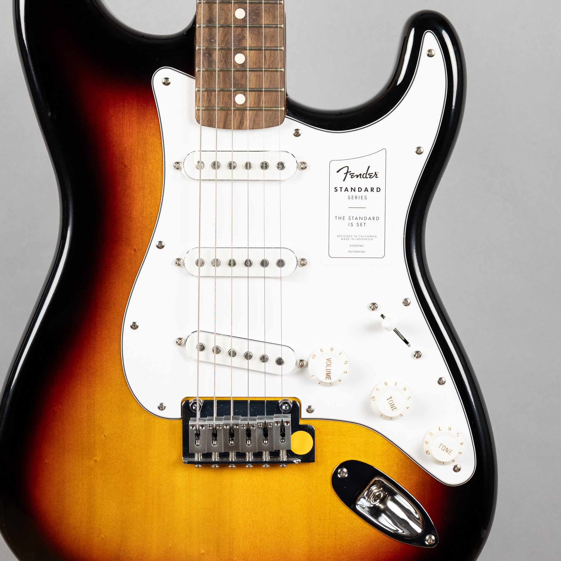 Fender Standard Stratocaster, 3-Color Sunburst