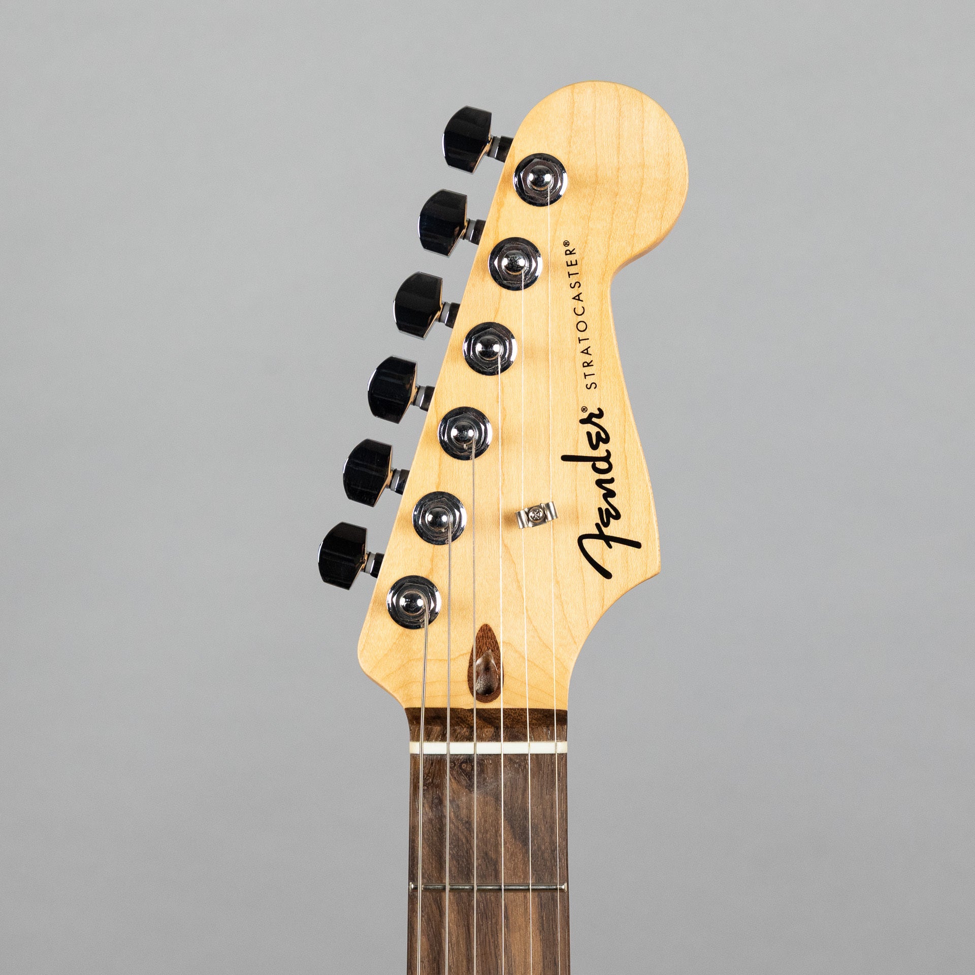 Fender Standard Stratocaster, 3-Color Sunburst