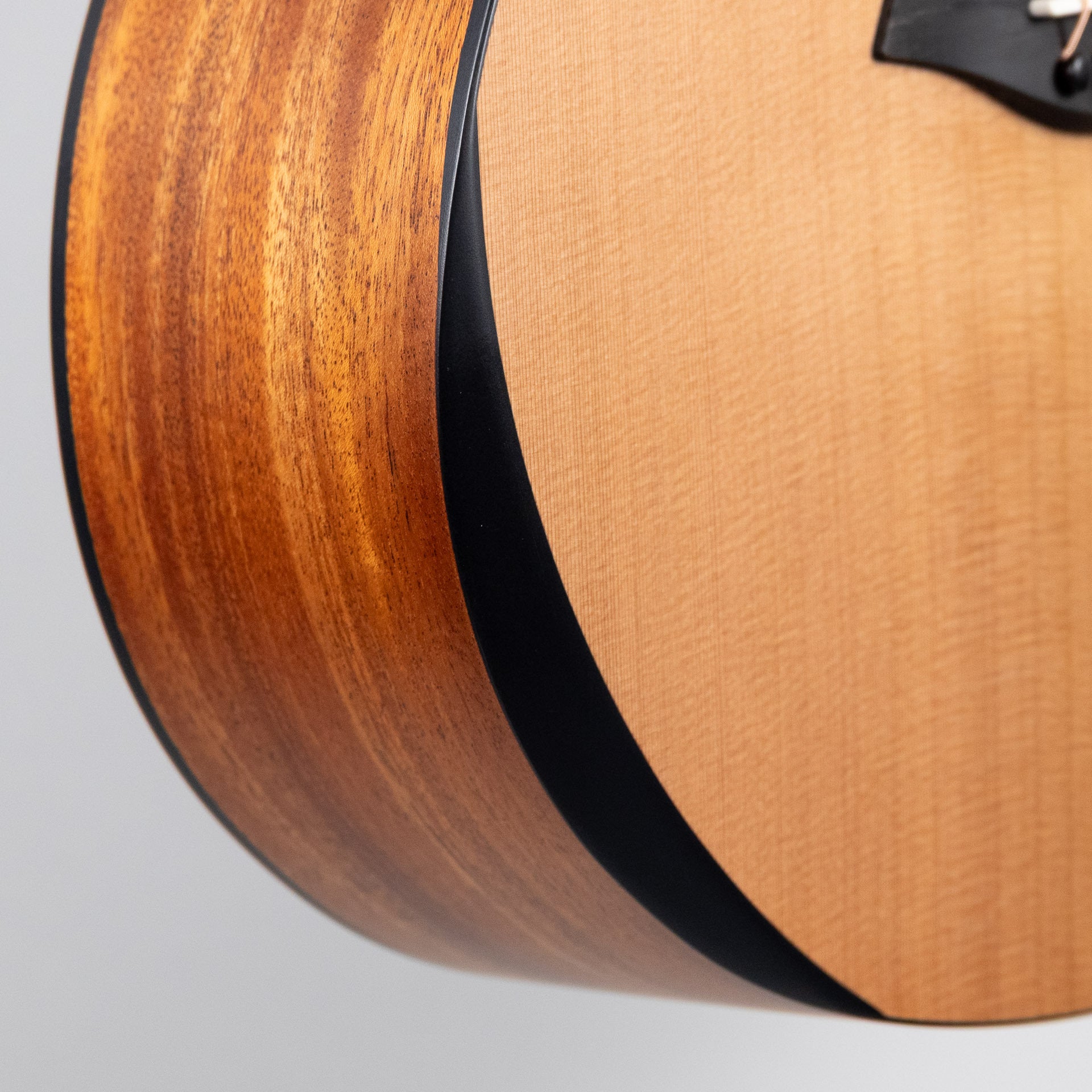 Furch Blue Deluxe Gc-CM a, Western Red Cedar / African Mahogany