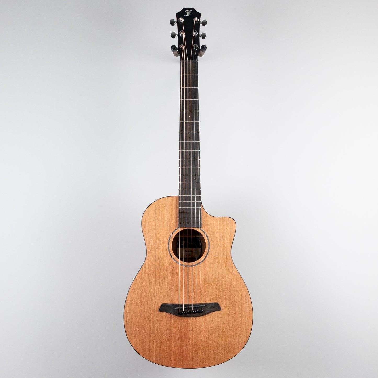Furch Pioneer-CM a, Western Red Cedar / African Mahogany with Premium Gig Bag
