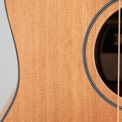 Furch Pioneer-CM a, Western Red Cedar / African Mahogany with Premium Gig Bag