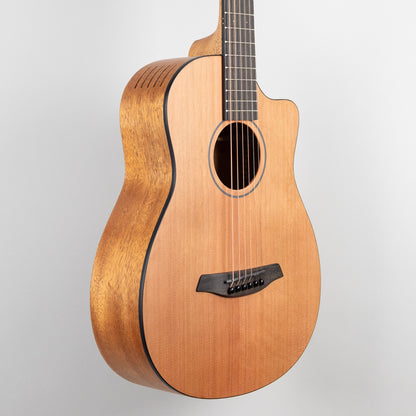Furch Pioneer-CM a, Western Red Cedar / African Mahogany with Premium Gig Bag