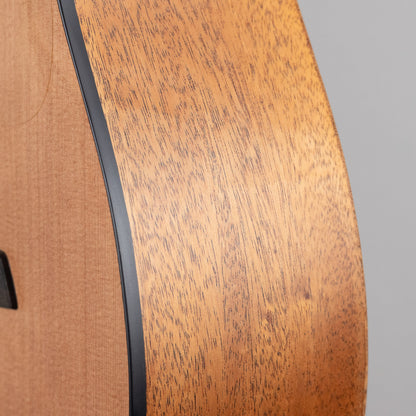 Furch Pioneer-CM a, Western Red Cedar / African Mahogany with Premium Gig Bag