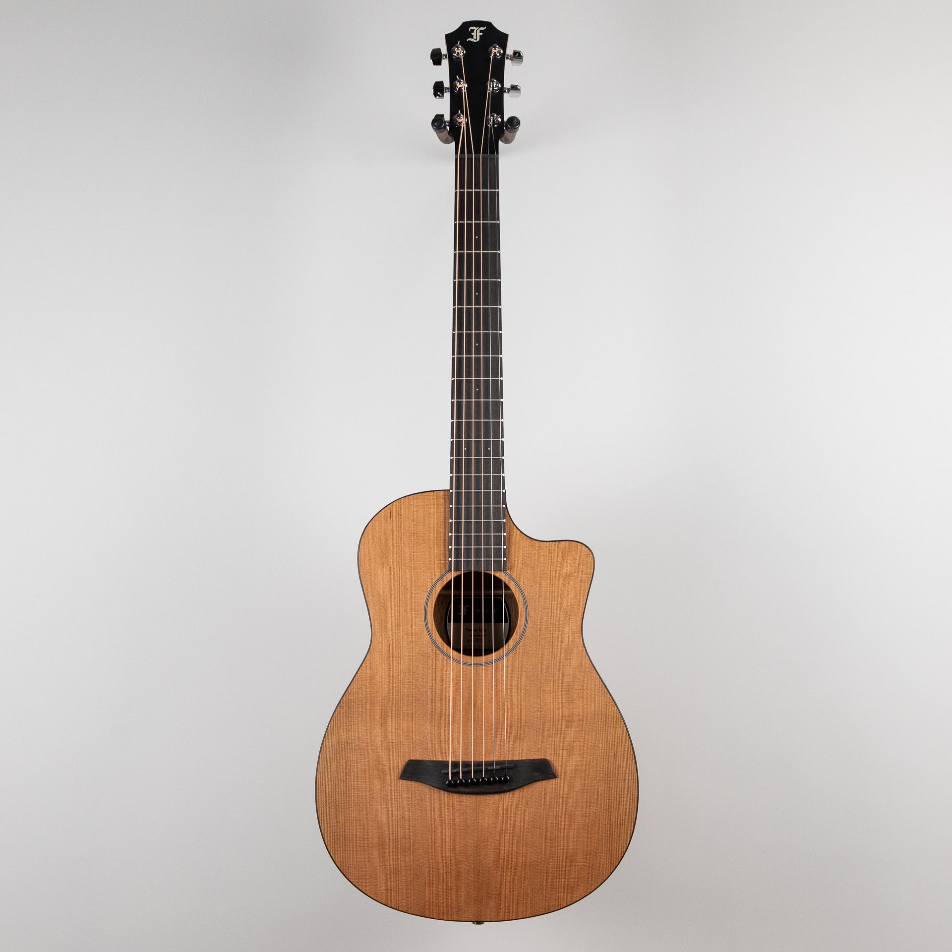 Furch Pioneer-CM a, Western Red Cedar / African Mahogany with Premium Gig Bag