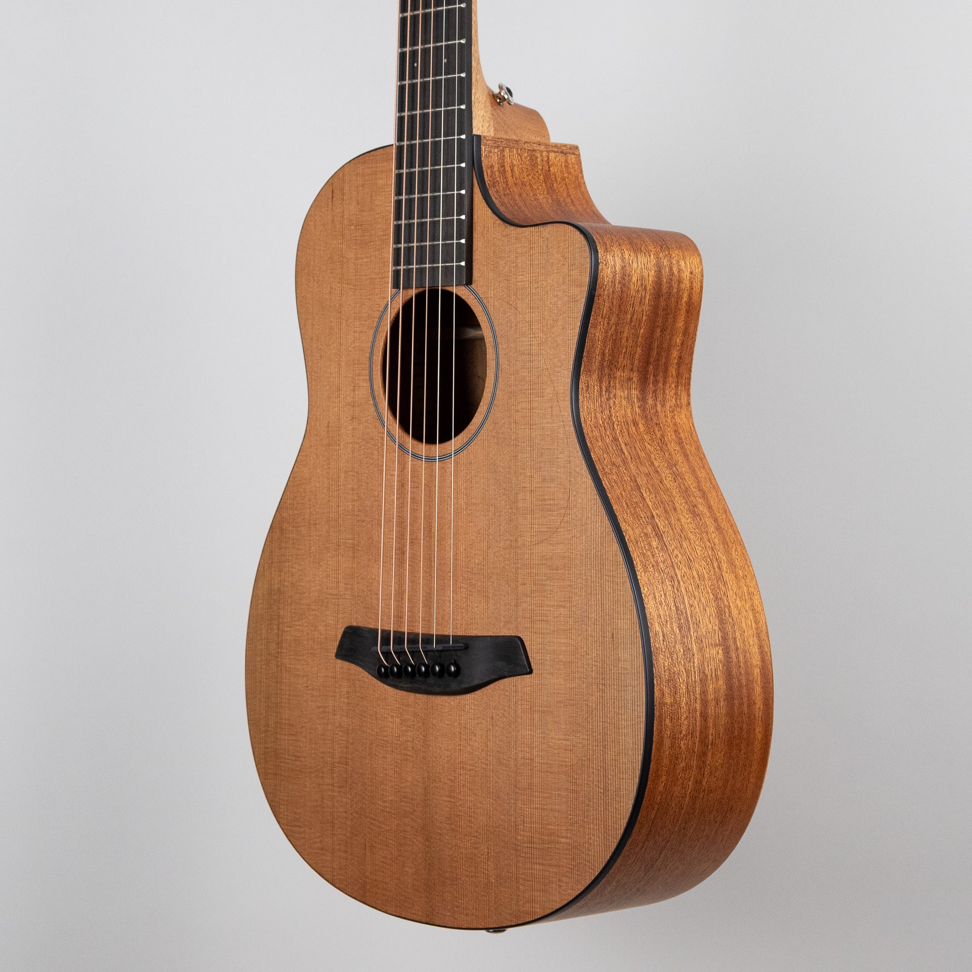 Furch Pioneer-CM a, Western Red Cedar / African Mahogany with Premium Gig Bag