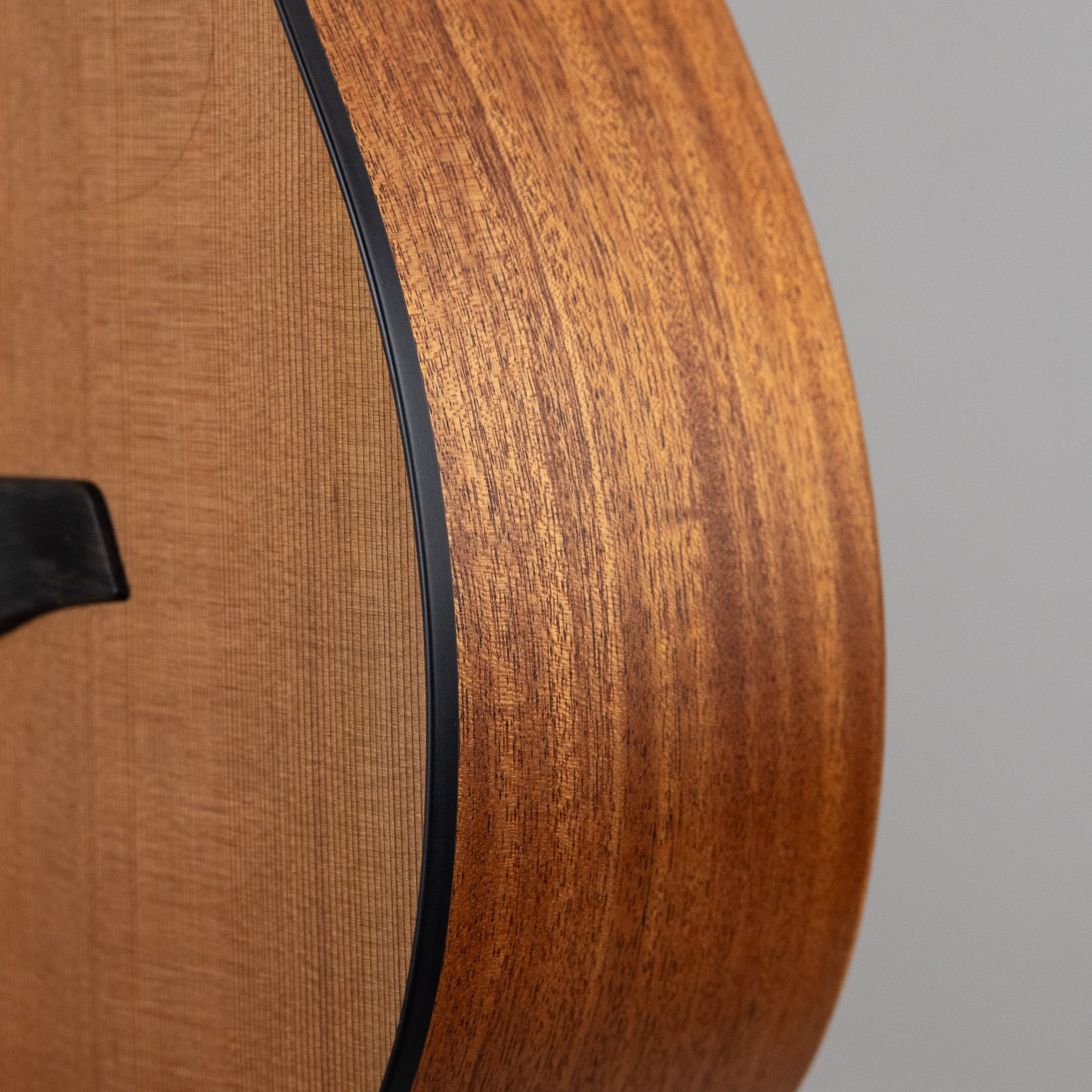 Furch Pioneer-CM a, Western Red Cedar / African Mahogany with Premium Gig Bag