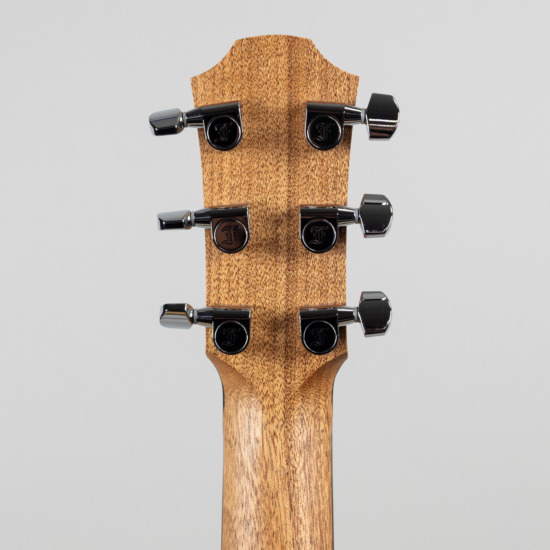 Furch Pioneer-CM a, Western Red Cedar / African Mahogany with Premium Gig Bag
