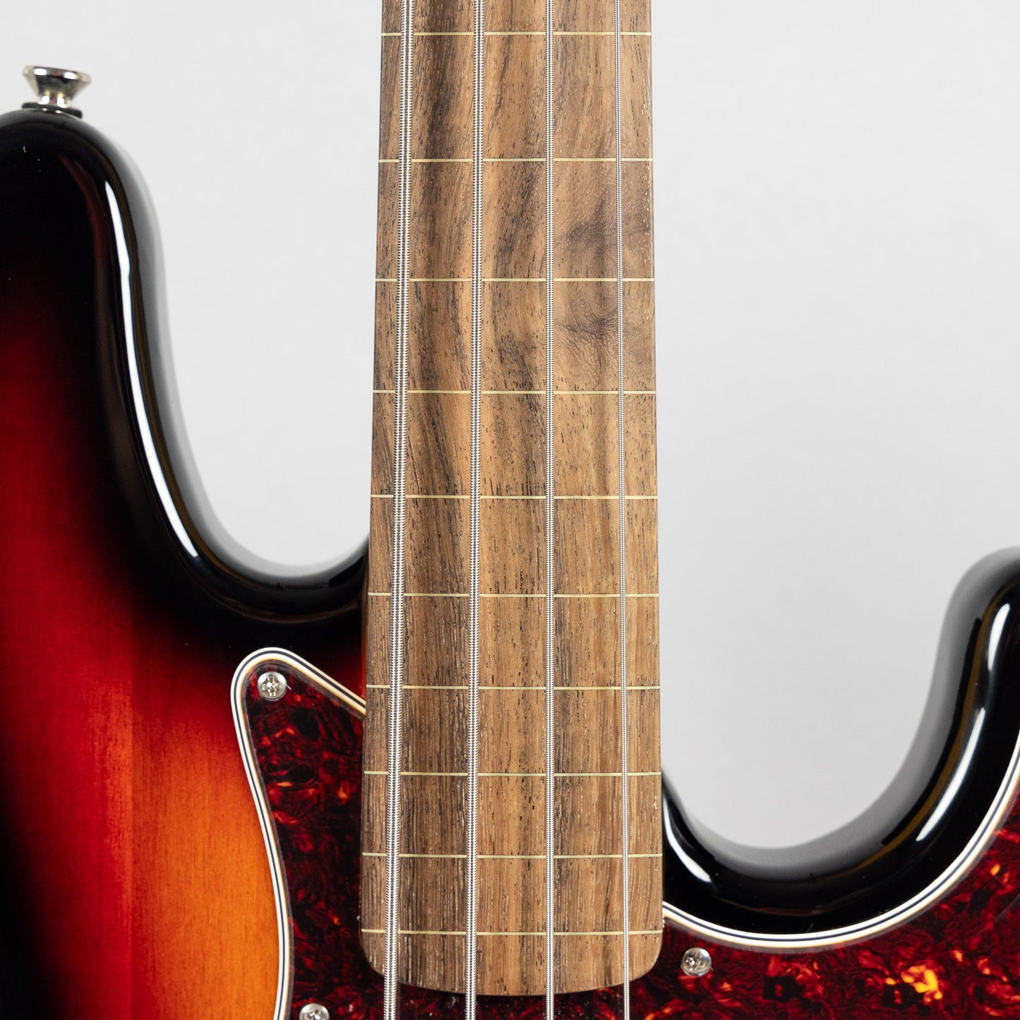 Squier Classic Vibe '60s Jazz Bass Fretless, 3-Color Sunburst