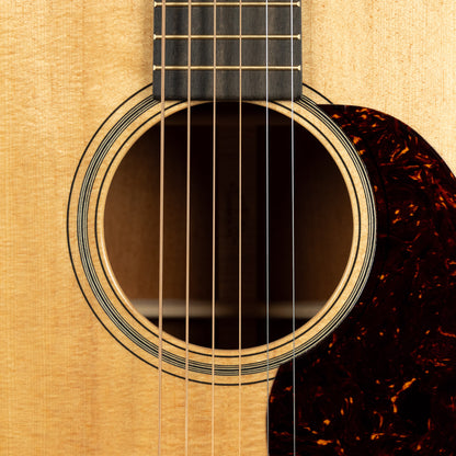 Martin 000-18 Modern Deluxe Acoustic Guitar