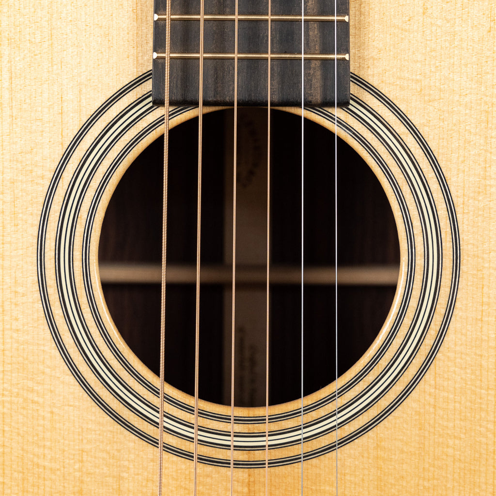 Martin 00-12 28 Modern Deluxe Acoustic Guitar