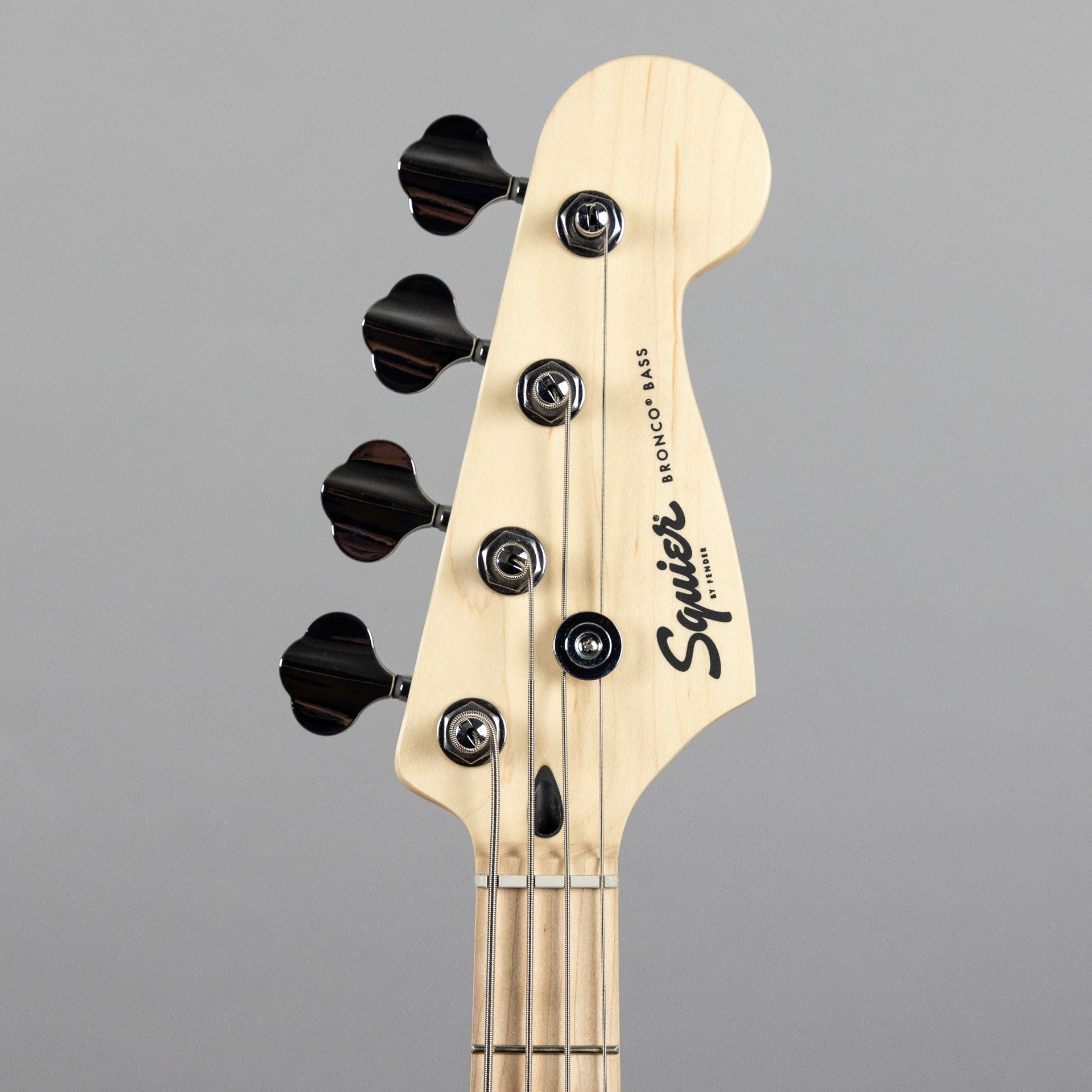 Squier Sonic Bronco Bass, Maple Fingerboard, Tahitian Coral