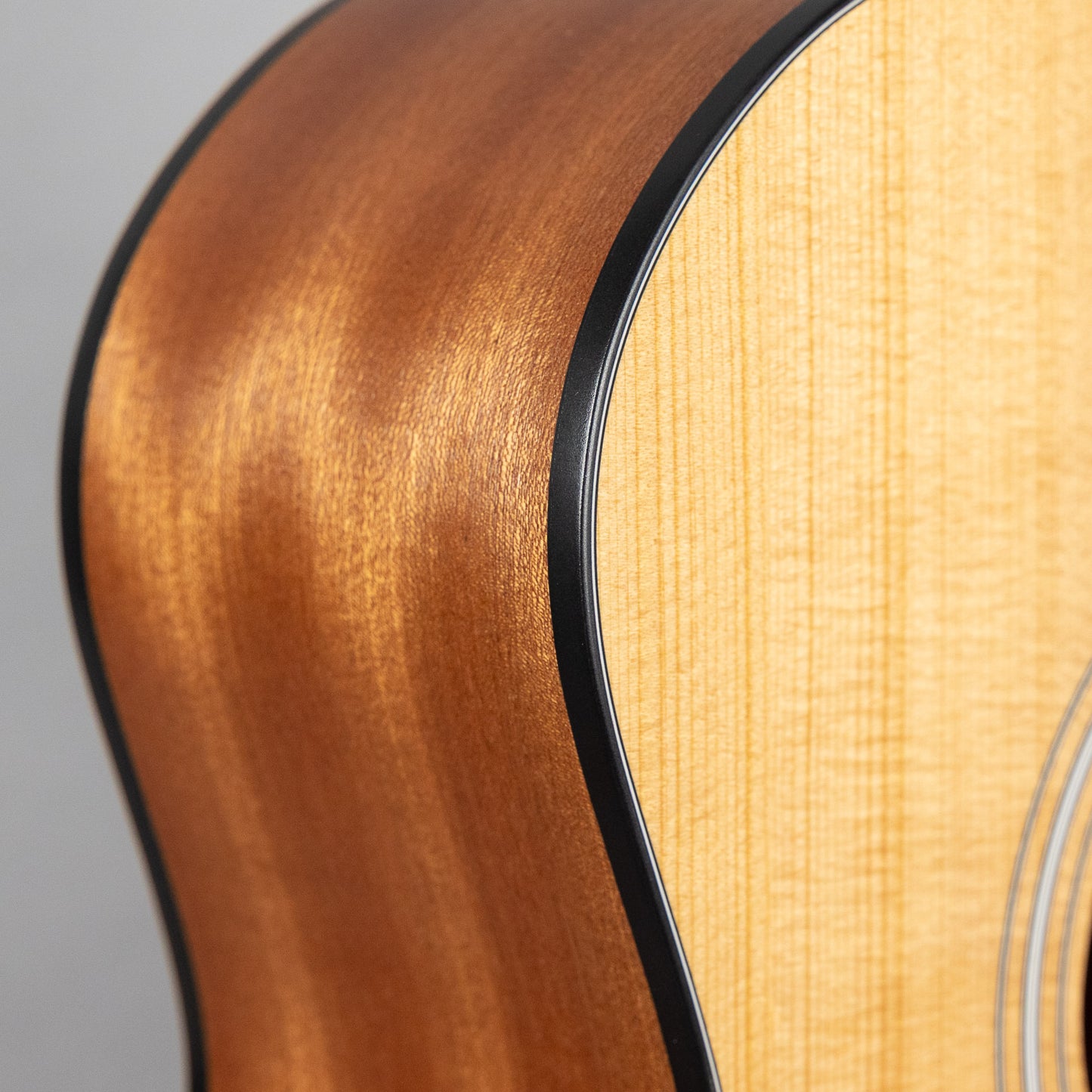 Taylor 114ce Acoustic Guitar, Sapele Back & Sides