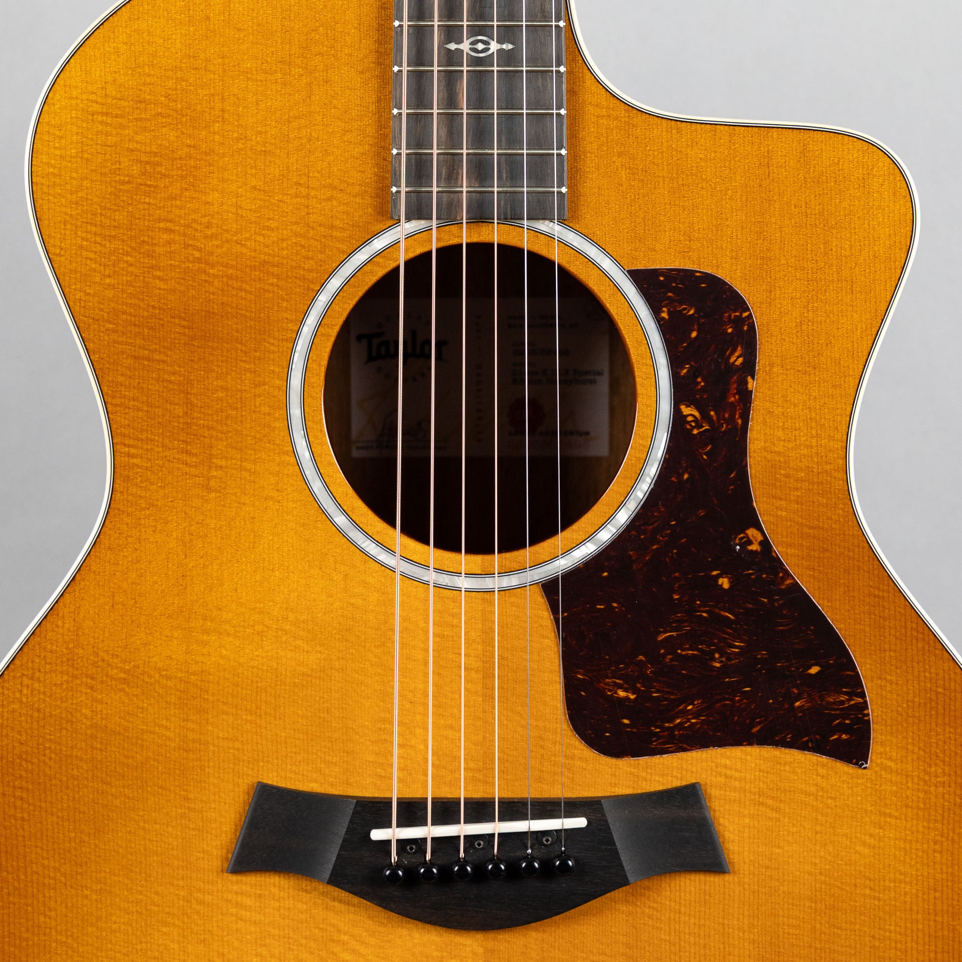Taylor 214ce-K DLX Special Edition Honeyburst – Carlton Music Center