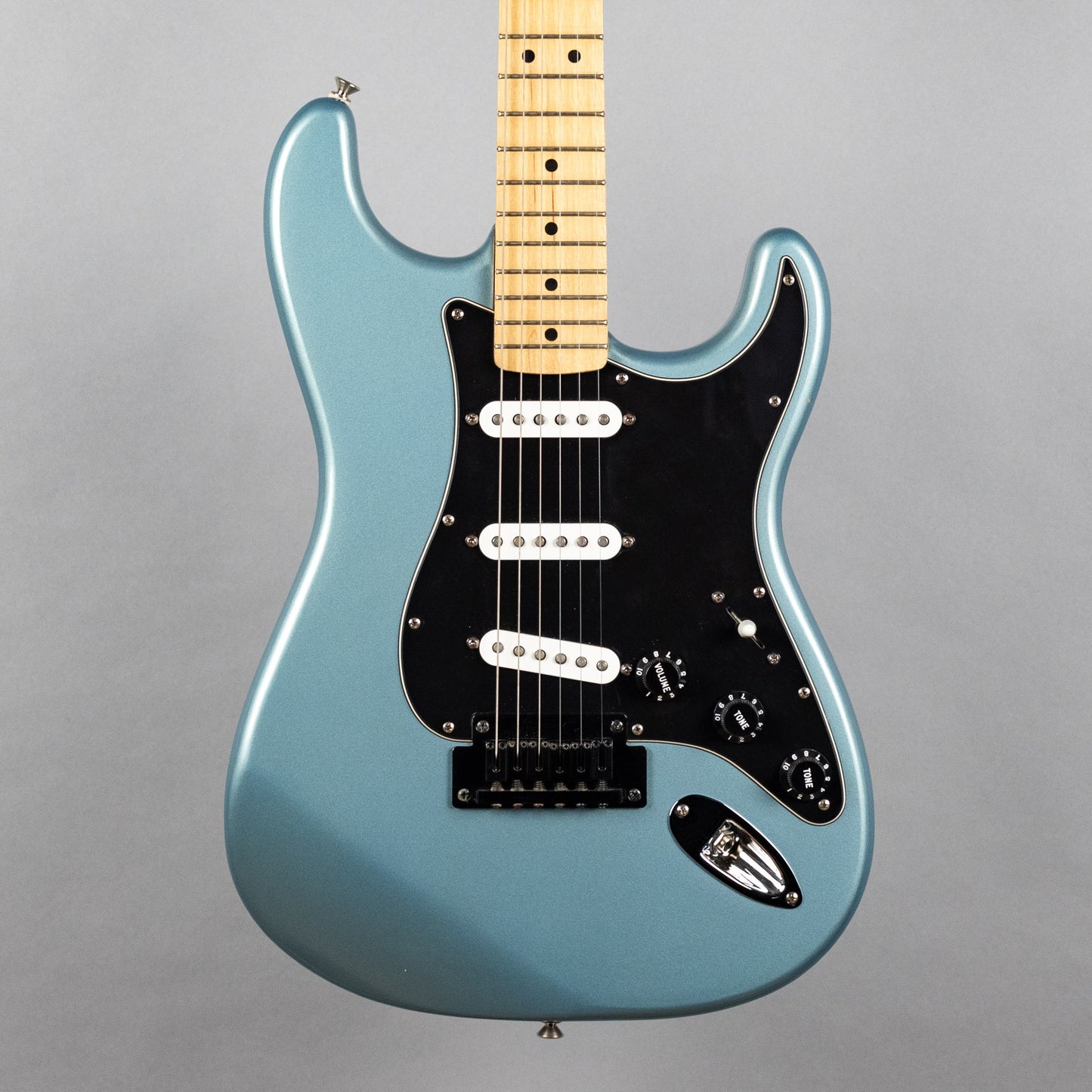 Used Fender MIM Stratocaster w/Hardshell Case