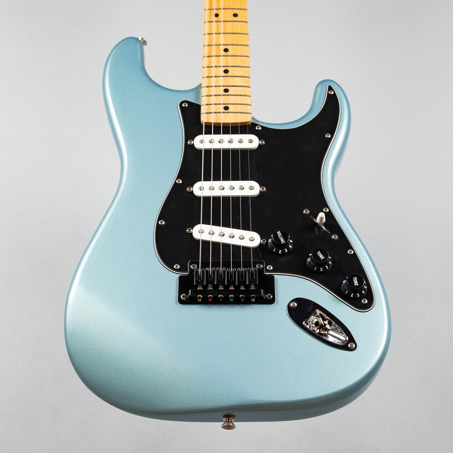 Used Fender MIM Stratocaster w/Hardshell Case