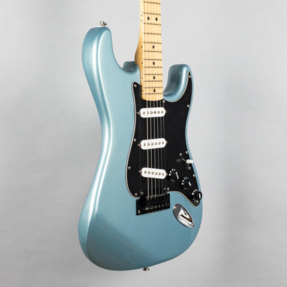 Used Fender MIM Stratocaster w/Hardshell Case