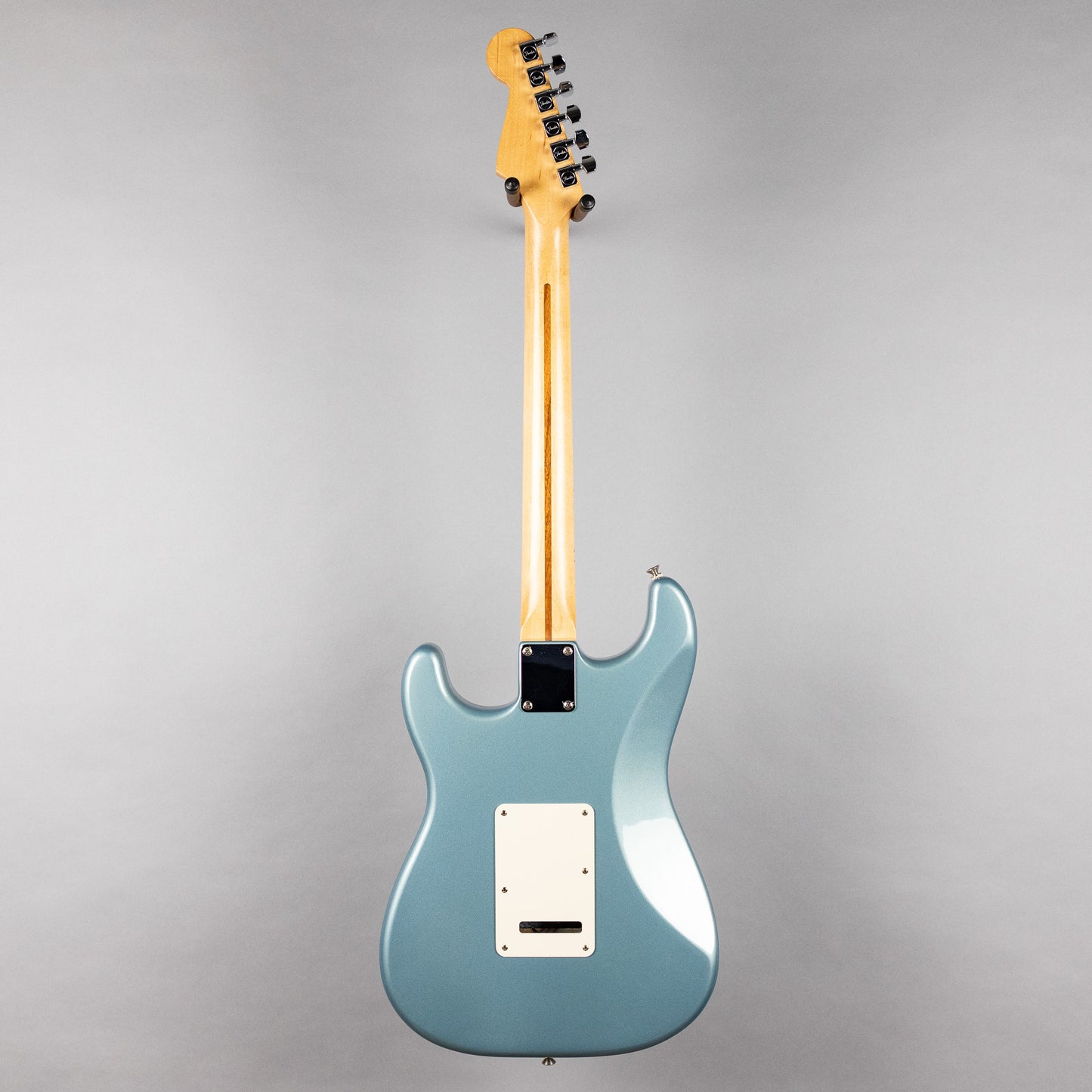 Used Fender MIM Stratocaster w/Hardshell Case