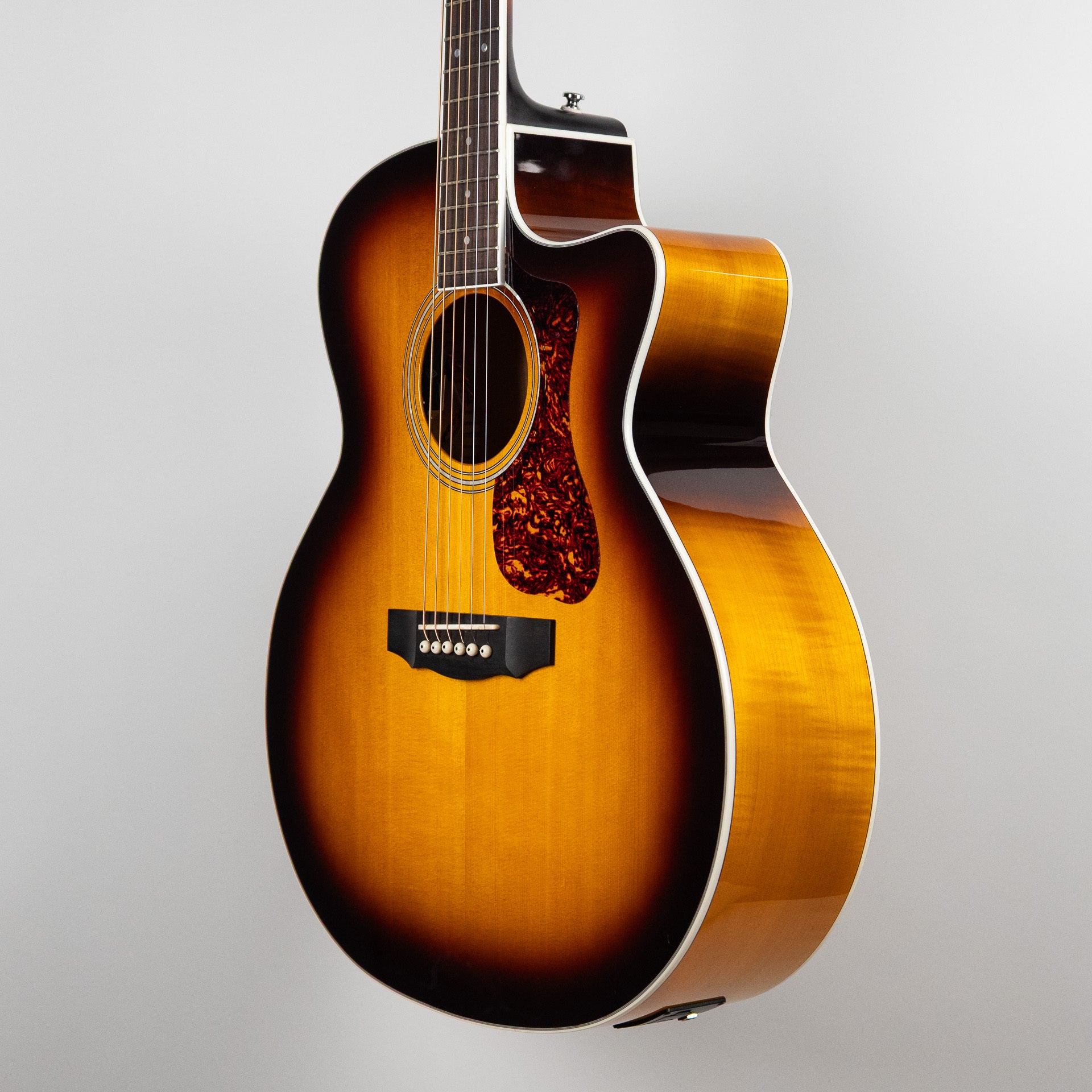 Used Guild F-250CE Deluxe w/Gigbag