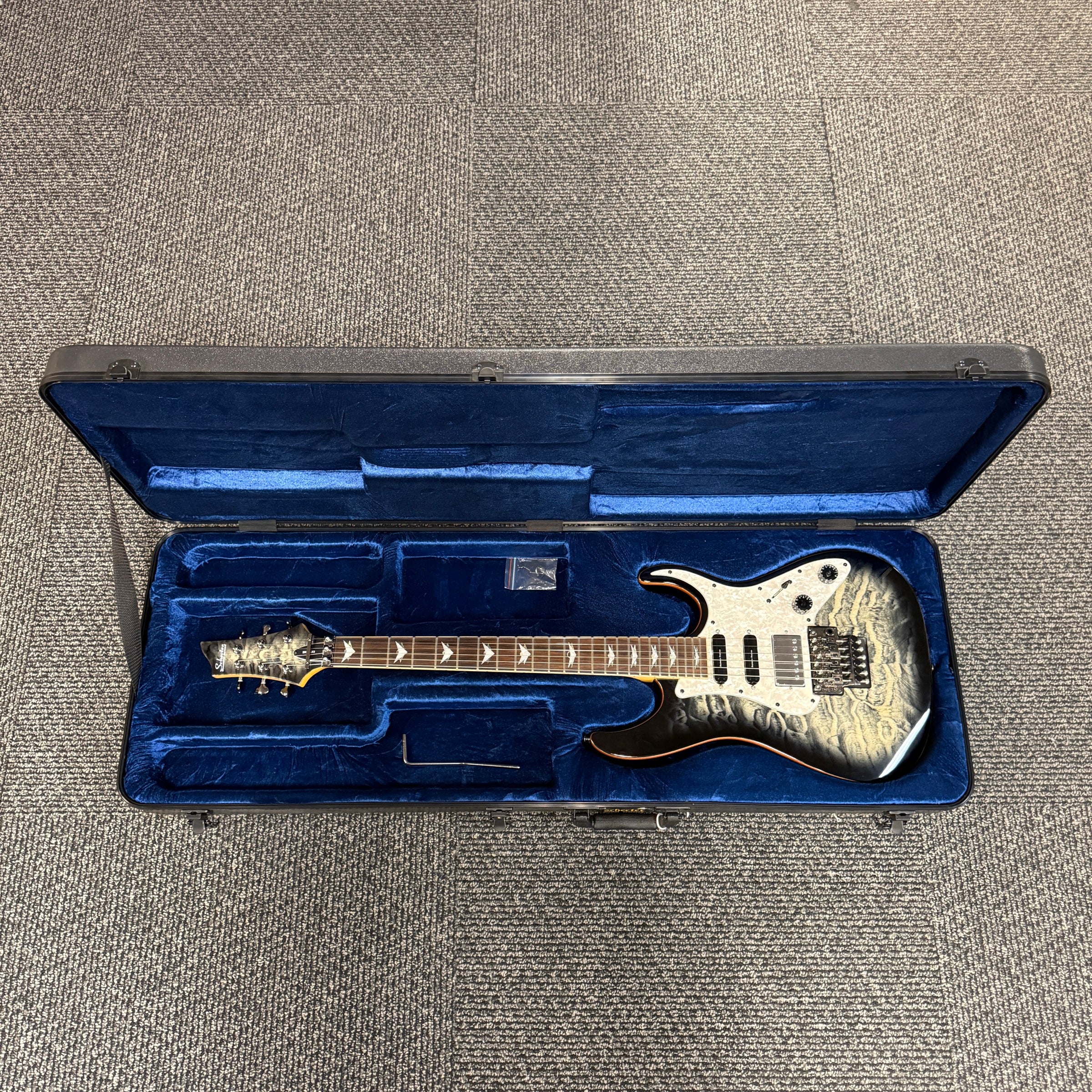 Used Schecter Banshee Extreme-6 Electric Guitar w/Case