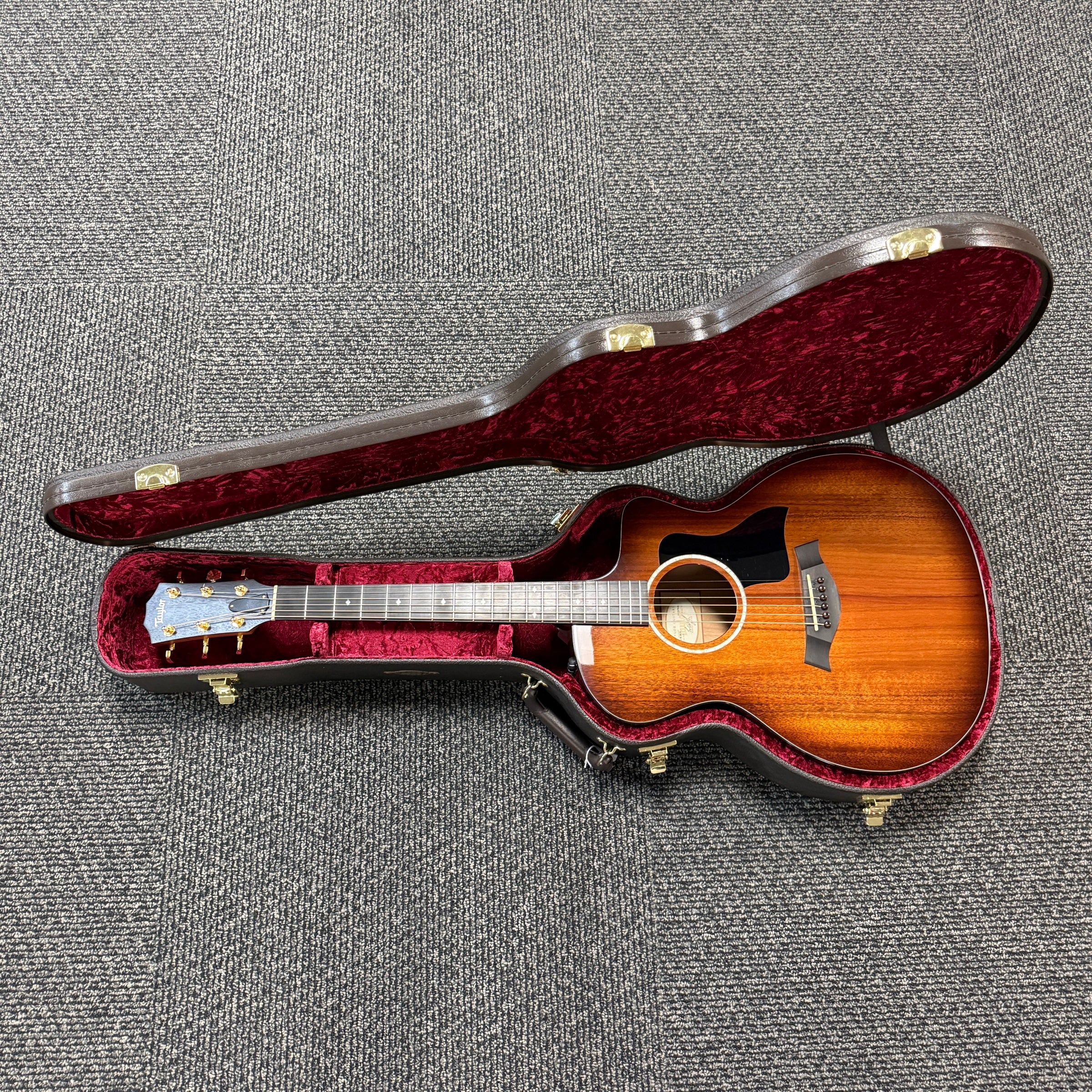 Used Taylor 224ce-K DLX Acoustic Guitar w/Case