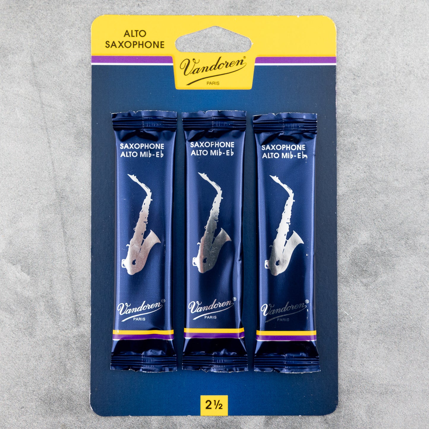 Vandoren 3 Card Traditional Alto Sax Reeds, Strength 2.5