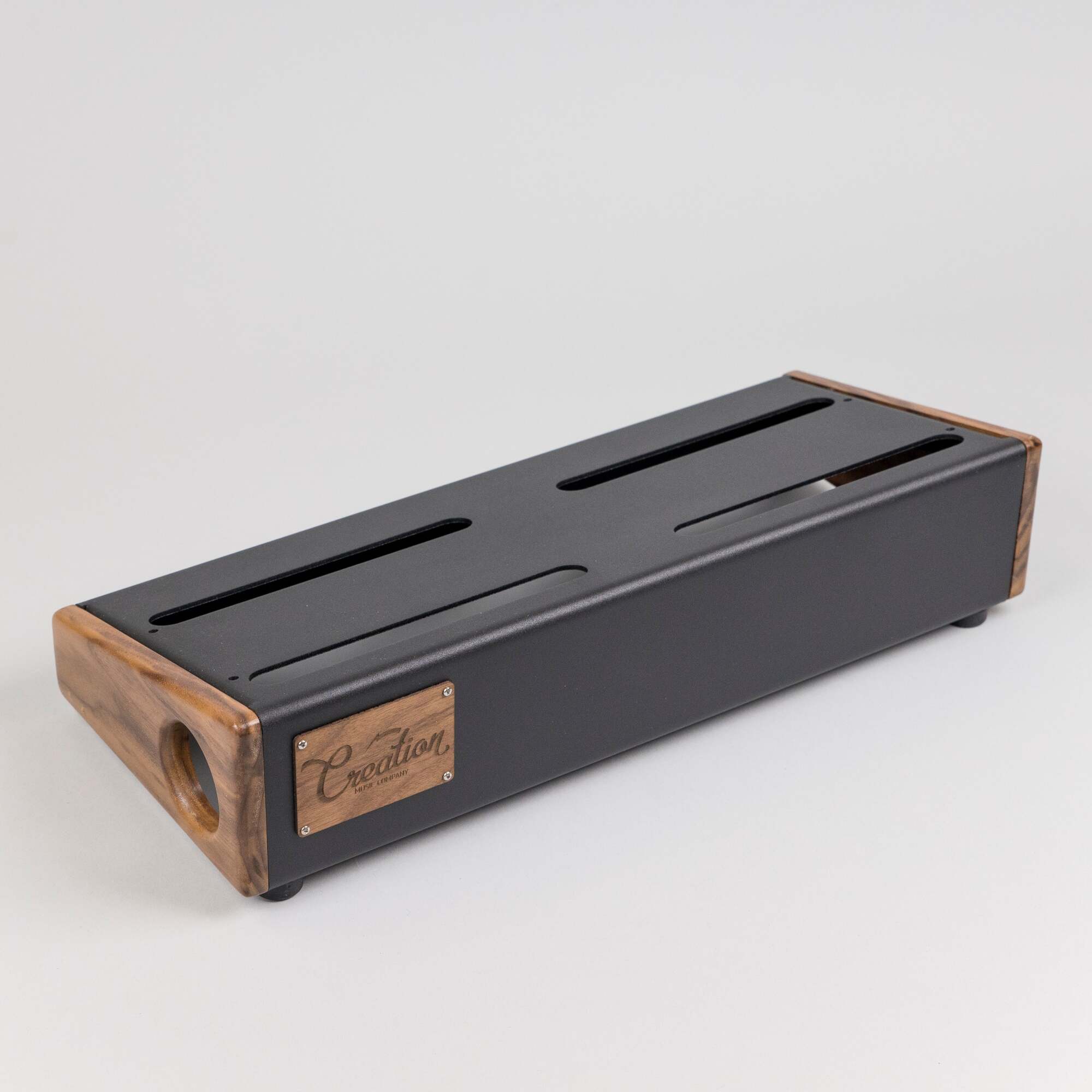 Creation Music Company Standard Elevation Series Pedalboard 17x7 Walnut with Soft Case