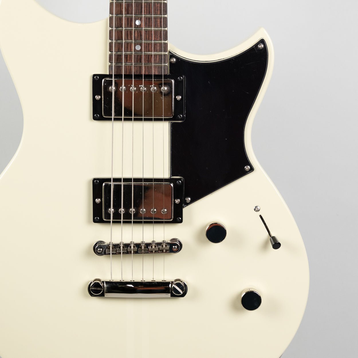 Amazon.com: Yamaha Revstar Element RSE20 BL Electric Guitar