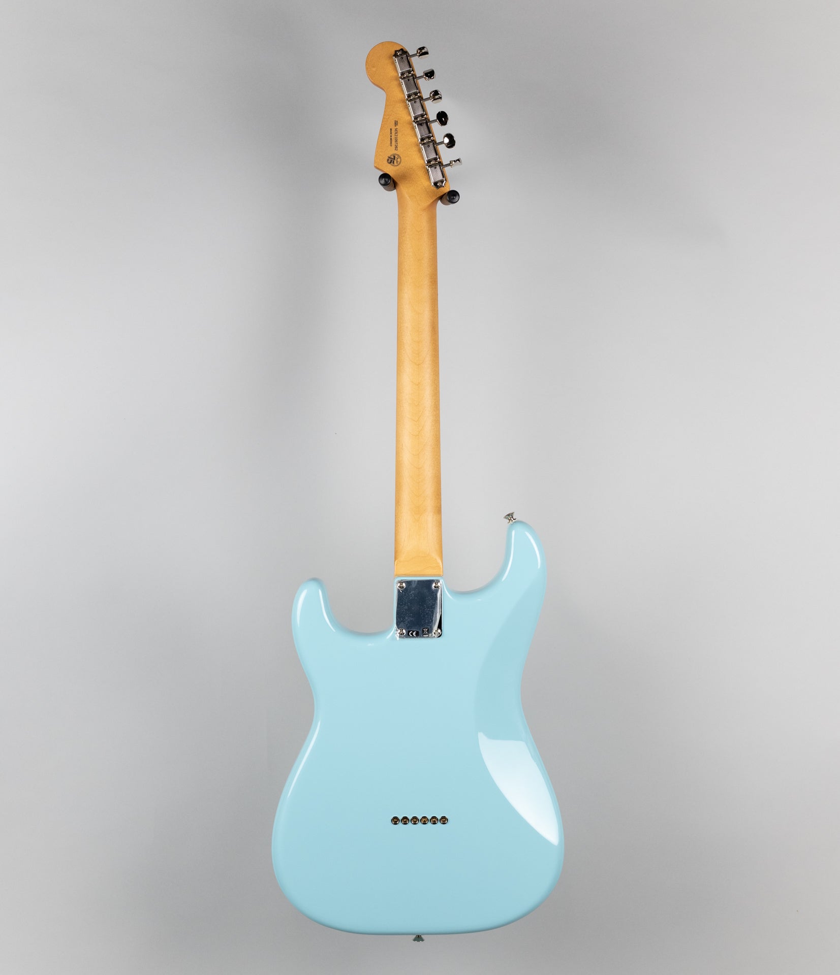 Fender Noventa Stratocaster in Daphne Blue (MX21097262) – Carlton