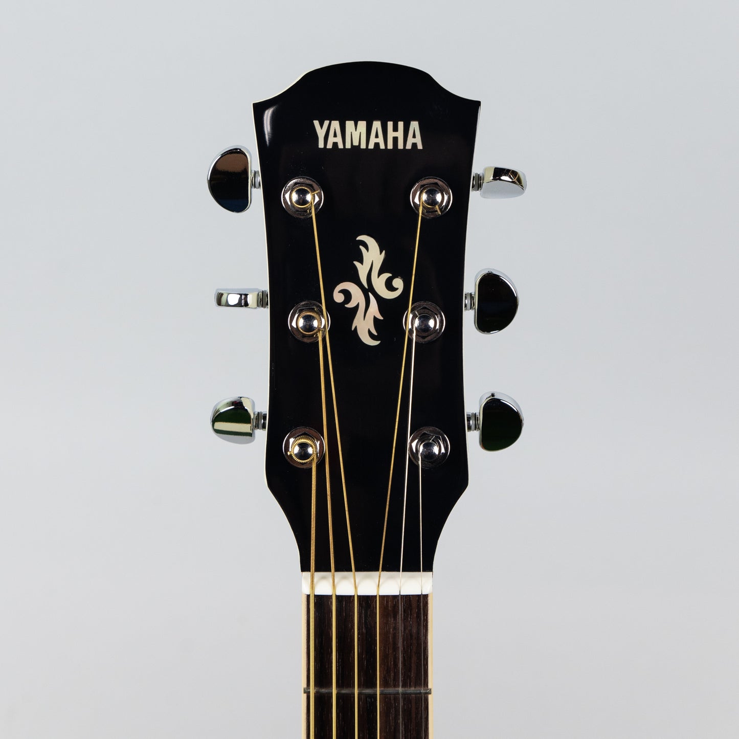 Yamaha APX600 Acoustic Electric Guitar Vintage White